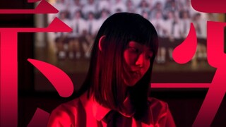 Teman sekelas wanita biasa dengan poni rapi | Potongan campuran | Potret kelompok gadis berkulit gel