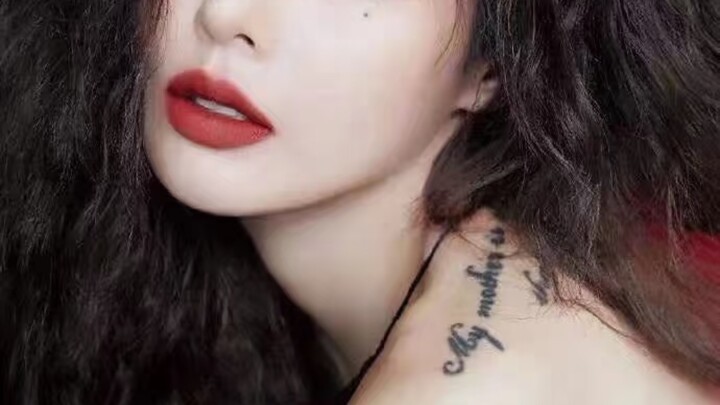 Female Idols Who Dare to Skip Black and White at Year-End