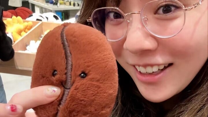 Pertama kali dalam hidup saya berkunjung ke toko Jellycat, benar-benar bikin kaget!!!