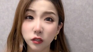 How to flirt with the female boss at work