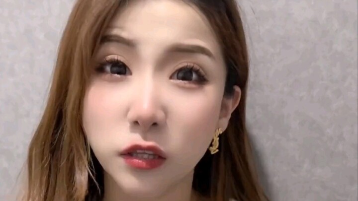 How to flirt with the female boss at work