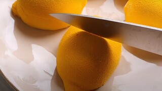 你以为这是颗正经柠檬，切开才发现……是个班戟