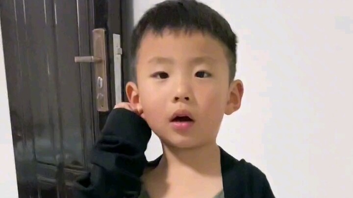 A mom bought “new clothes” for her son, but the size was way too big, so she ended up squeezing into