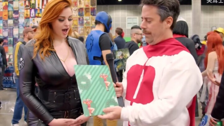 [Overseas Comic Con] Comic Con Interview: Christmas Gift Cosplay