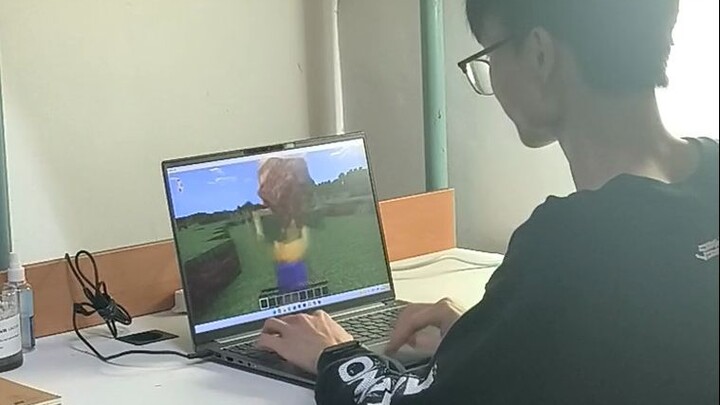 他是真的喜欢上网课