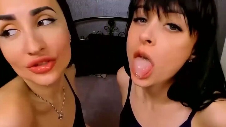 Lesbians kissing | Cowgirls kissing | Hot girls kissing