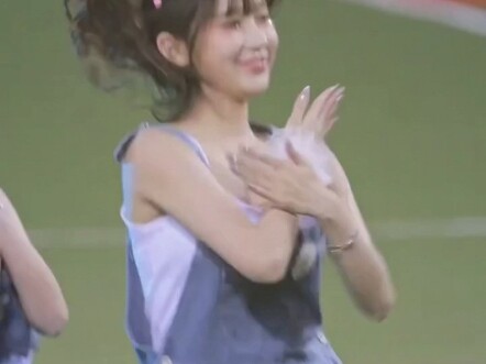 Menari sangat bagus, benar-benar pandai menari!