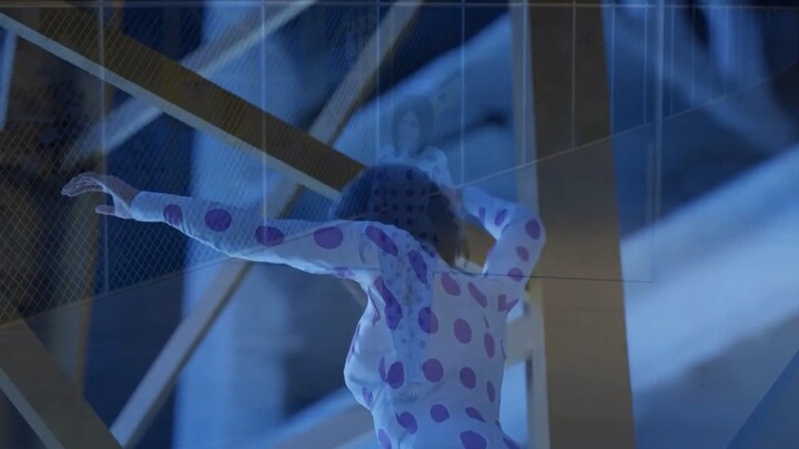 Gadis itu berjalan dalam tidur dan memanjat ke ketinggian puluhan meter