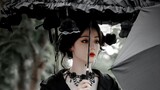 [Dilraba Dilmurat] The makeup is dark and cool, and there are actually dolls hanging on the open umb