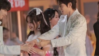 湖南卫视跨年晚会 虞书欣丁禹兮林一 他俩一起跟林一握手那里我快绷不住了！燃冬很好他们三人cp名出来了叫欣有林兮