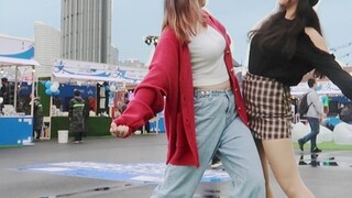 Do you want to dance?❤The Bund Conference outdoor market disco is probably a scene you have never se