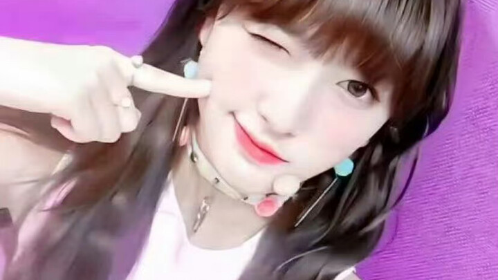 Phu Thắng Khoan hát “Happy” của Cosmic Girls, nhưng khi nhìn thấy lời bài hát của Trình Tiêu chỉ có 