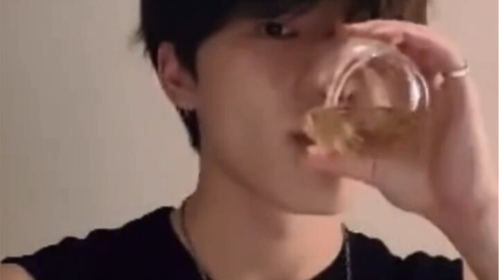 لي تشان | الآن أنا من جعلت الأخت الكبرى تبكي