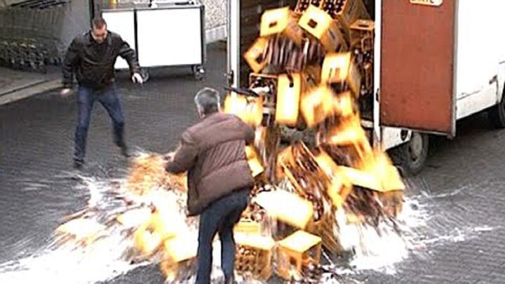 [Remix]Embarrassing moments recorded by CCTV