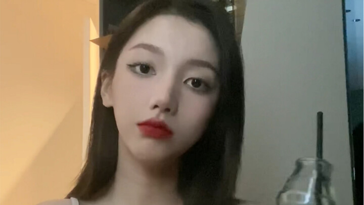 Challenge the longest cup-clinking relay challenge hahaha! Come and see if there are any bloggers yo