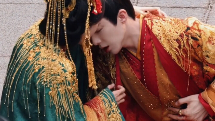Anh ấy đã trút hơi thở cuối cùng trong vòng tay người mình yêu nhất vào ngày đại hôn, “Có phải chỉ k