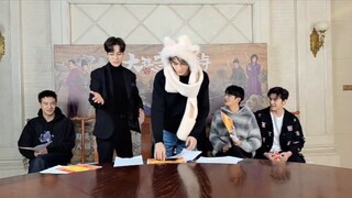 Ding Yuxi và Wei Zheming dài hơn cả bàn tay