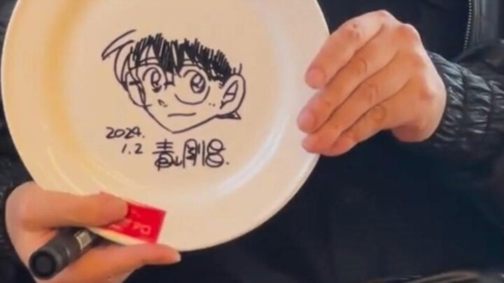 Gosho Aoyama hand-draws Conan live!