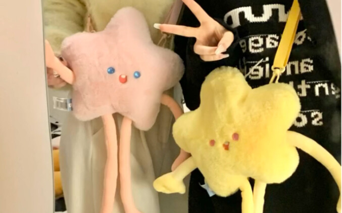 Elementary school students’ backpacks are a bit childish, but college students’ are just right!