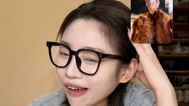 Tangan kananmu lagi ngapain tuh?