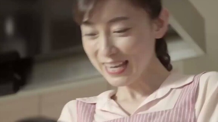 Japanese sand sculpture advertisement: What bad intentions can a mother have?