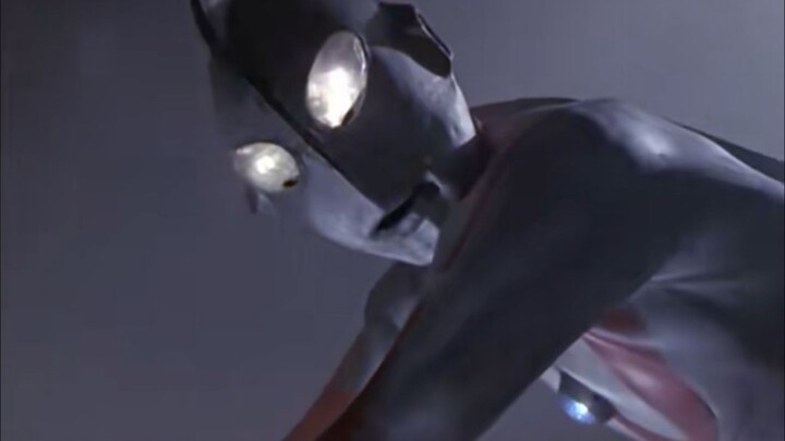 [Dark Childhood] Ultraman was escorted to Earth by monsters