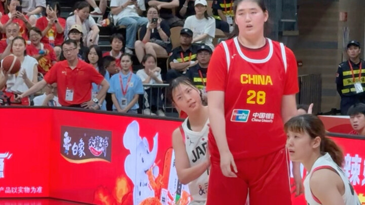 “The ‘Big Demon’ Zhang Ziyu, Who Joined the Chinese Women’s Basketball Team at Just 18”