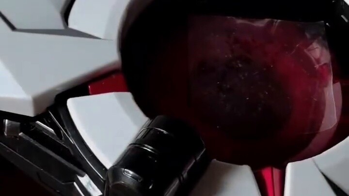 The first stop of the new store is to give away 50 DX Kamen Rider Ark Drivers for free to fans who f