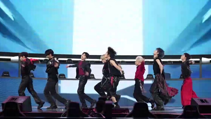 หล่อจนต้องสะกดจิต! Stray Kids-CHK CHK BOOM โชว์เต้นคัฟเวอร์สุดเร้าใจ [เวทีการแสดงของ KDC]