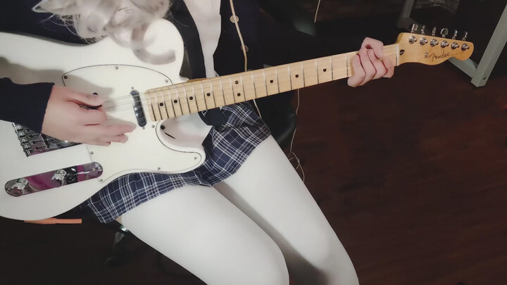 A girl covered Roselia's "Louder" with electric guitar