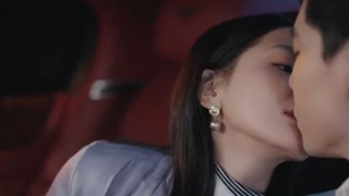 Dipaksa menikah demi bisnis dengan CEO dingin, tapi setelah menikah dia sangat memanjakanku