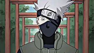 Kakashi menjaga Naruto dari kecil