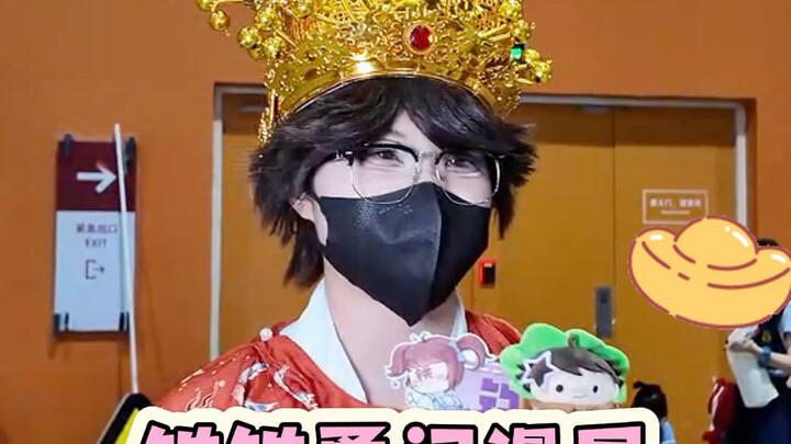 Tie Tie’s back with another comic-con interview! Come check if your favorite is here!