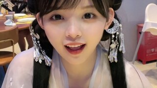 你以为up主穿汉服出去玩的样子vs真实的样子