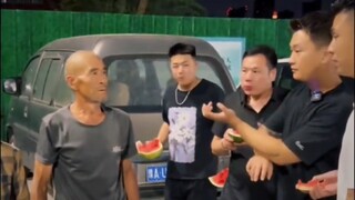 "Sử dụng giọng điệu gay gắt nhất để làm những điều ấm áp nhất"