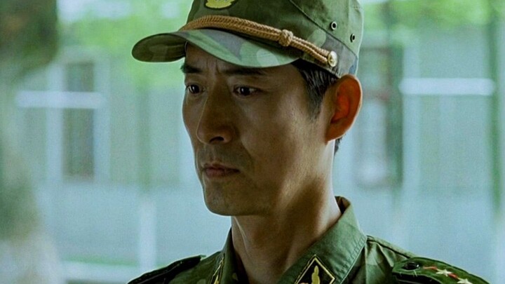 Vị tướng duy nhất hiện còn tại ngũ có thể chào bằng tay trái