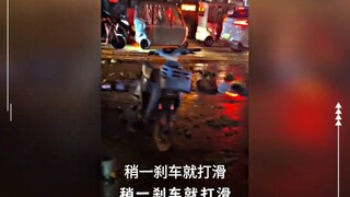 Setelah hujan lebat, seluruh kota tampak berlapis baju emas 😂