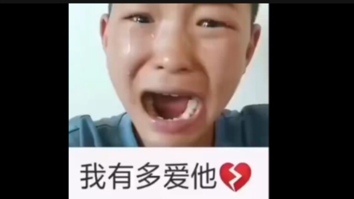 Tuổi còn chẳng thể tự lột nổi lớp da, vậy mà trái tim lại bị cô ấy lột trần.