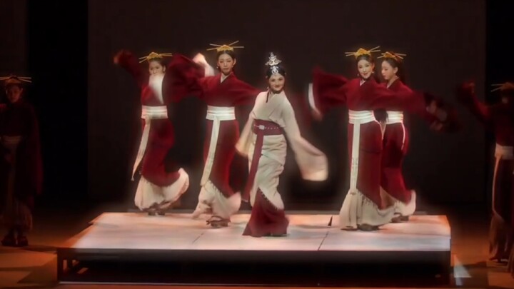 Ini bukan bakiak Jepang, melainkan bakiak tradisional Tiongkok yang telah ada lebih dari dua ribu ta