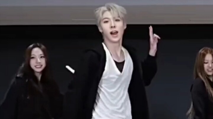 Ruang Latihan Makan Siang – Versi Solo | Gantengnya Mengerikan!