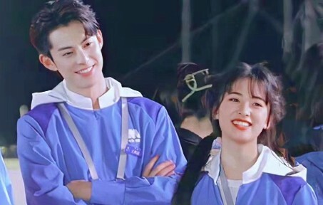 Cứu tôi với, 30 lần ngoái nhìn! Trước ống kính cũng mạnh dạn ưu ái! Nhìn mà tim tôi tan chảy hết rồi