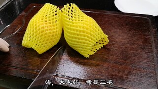 KTV老板发话：“黄苹果谁切得最漂亮，这个月加工资500！”