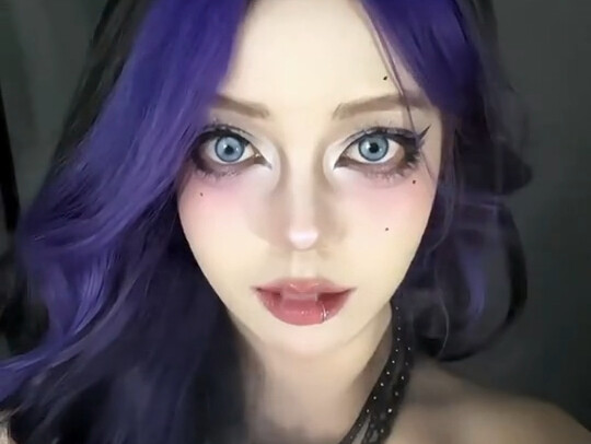 The crazier the makeup, the better it looks—no arguments!