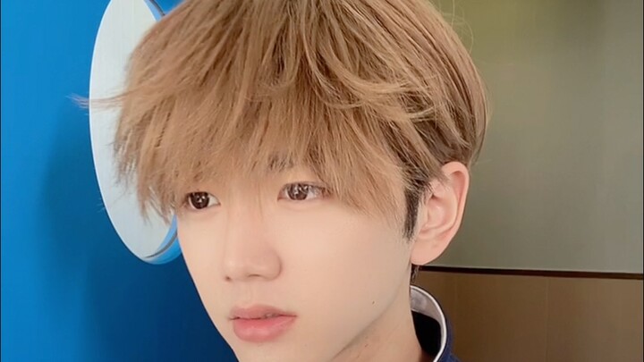 A gentle breeze drifts in through the window, trying to wake up the youthful dreams slumped over des