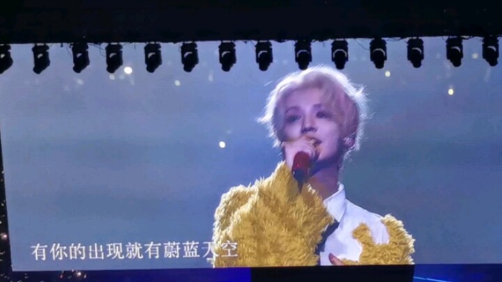 前奏一响，“纯元”登场 ｜ 鹿晗三巡北京场《致爱 your song》