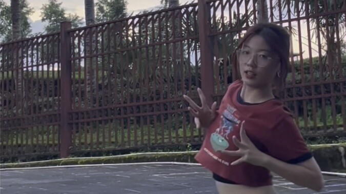 16-year-old high school girl dances to POP - Lim Nayeon's face is so beautiful!