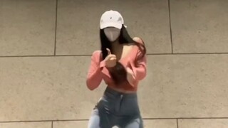来学穿搭咯牛仔裤