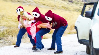 女主被众劫匪绑架，马里奥该如何营救！