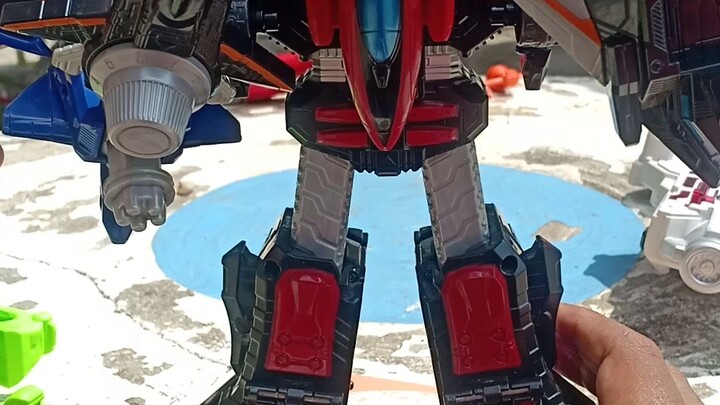 Robot trộm bọc thép hiệp sĩ DX Lupinkaiser knights