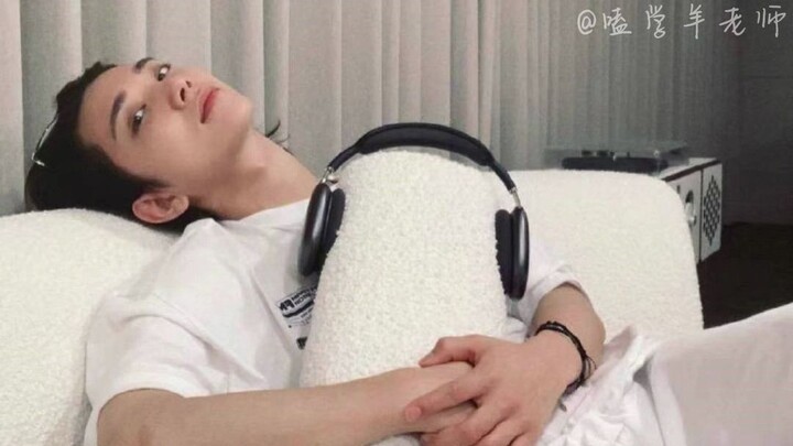 Chúng ta vẫn chưa biết ngày đầu tiên Hong Ji-soo bước vào căn phòng xanh nhỏ, cậu ấy thực sự đang ng